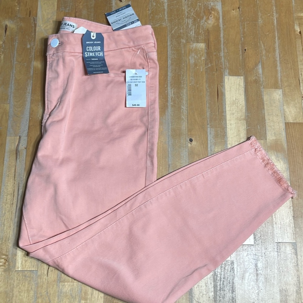 NWT men’s Brody high rise crop jeans